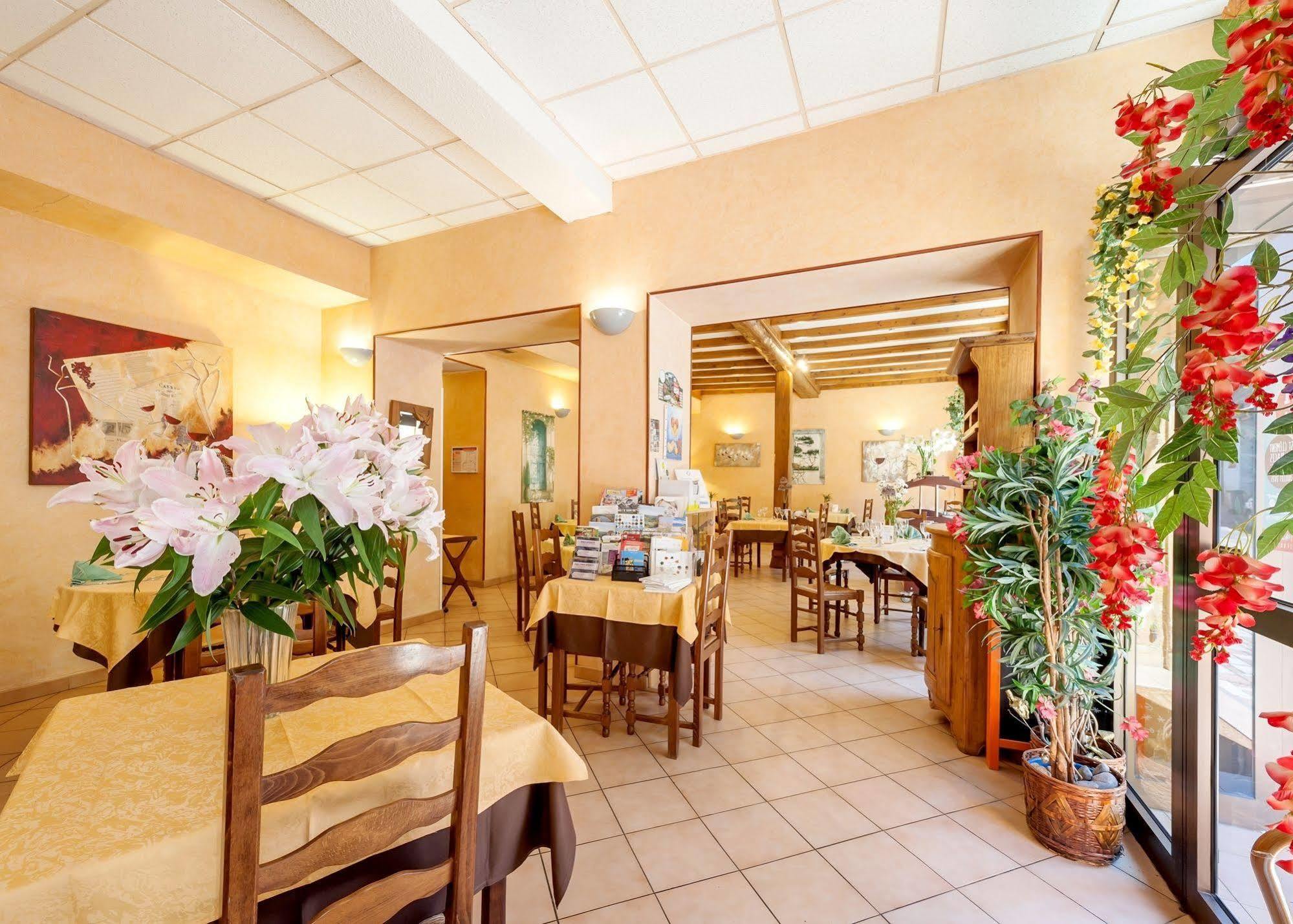 Hotel Restaurant Le Saint Clement Exterior foto