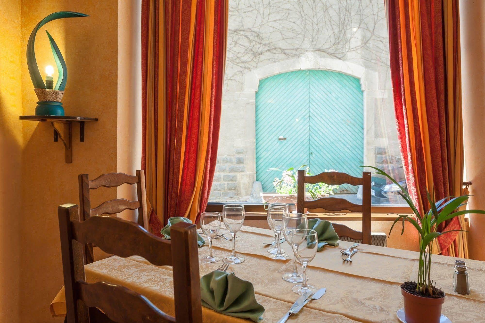 Hotel Restaurant Le Saint Clement Exterior foto